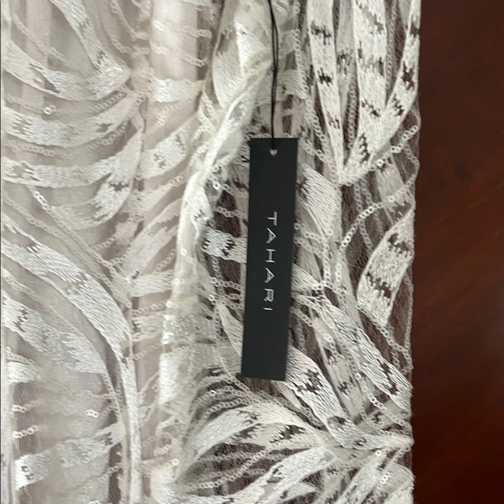 Tahari White Long Sleeve Lace Dress sz 12 - Picture 2 of 5